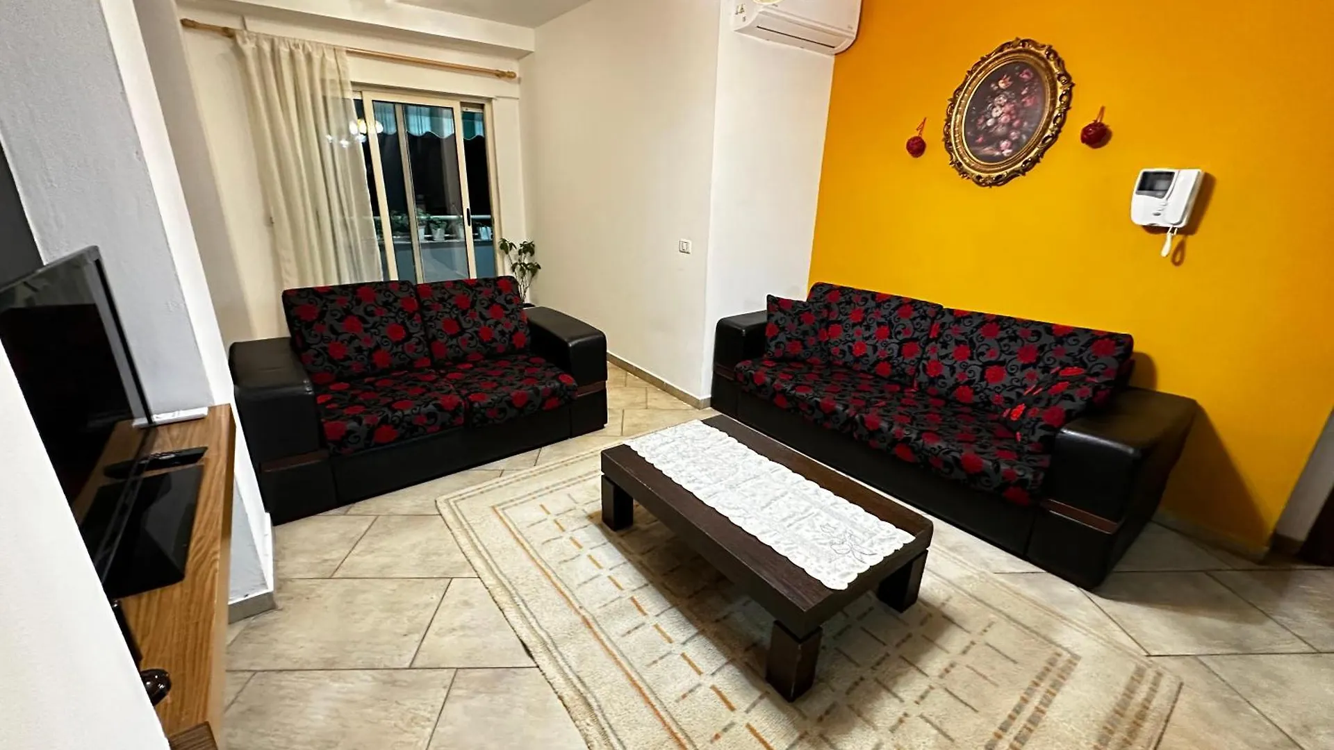 Tirana City Inn 0*,  Albania